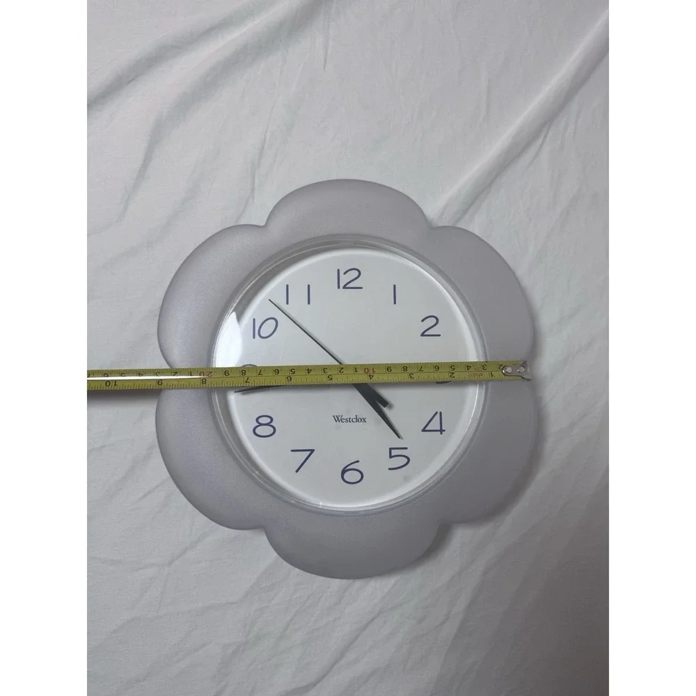 Vintage Style Westclox Flower Wall Clock Cute Y2K Daisy Frosted White Face